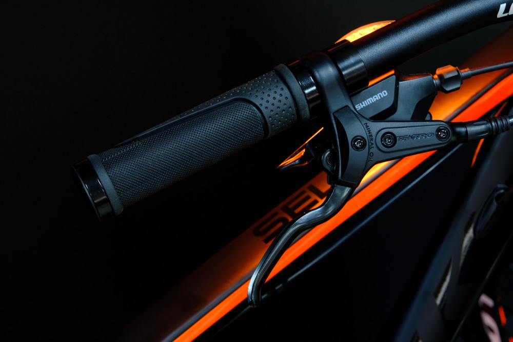 Lorak Sel 9150 Матовый Чёрный/Оранжевый 17р (на рост 155-173)